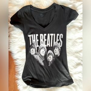 Sz Small The Beatles band v neck tee